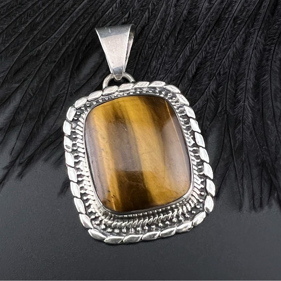 950 Sterling Silver Vintage Cabochon Cut Tiger's Eye Pendant. - Picture 1 of 7